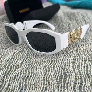 Medusa sunglasses